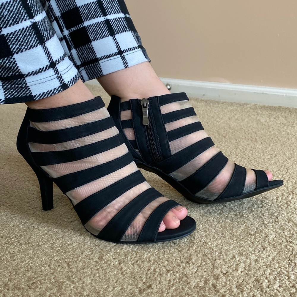 Black color point heel shoes 👠
